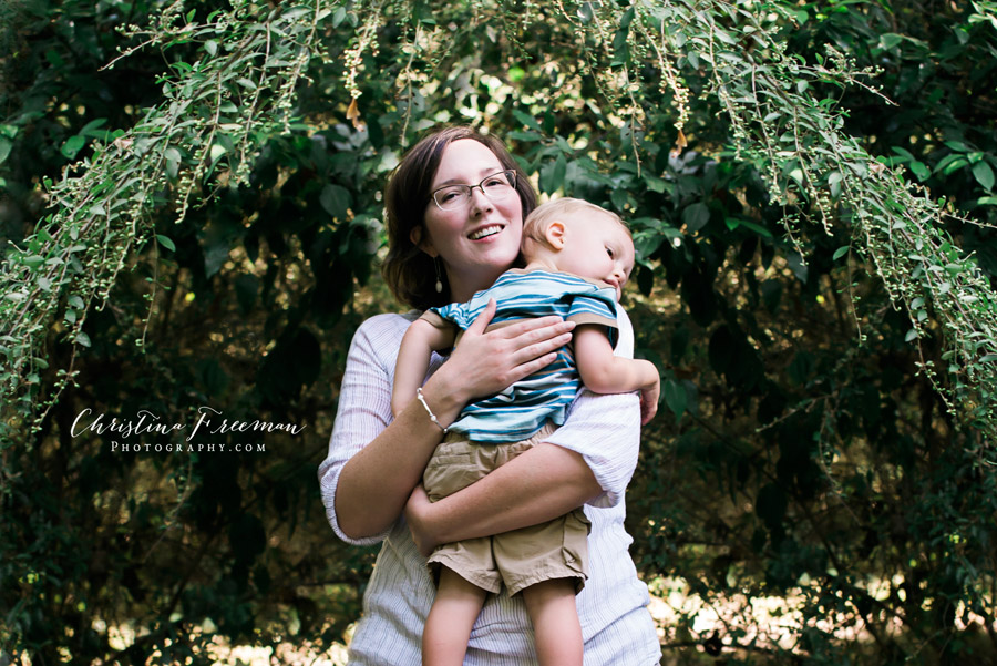 Glenview and Northbrook Family Photographer | Christina Freeman Photography | Little boy resting head on mommy's shoulder