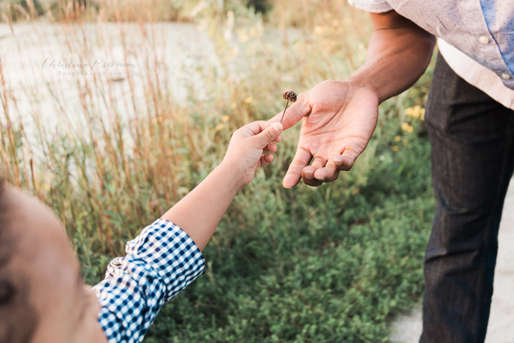 Sharing treasures | Christina Freeman Photography | Anna TX family photographer Melissa TX family photographer Collin County family photographer McKinney TX family photographer