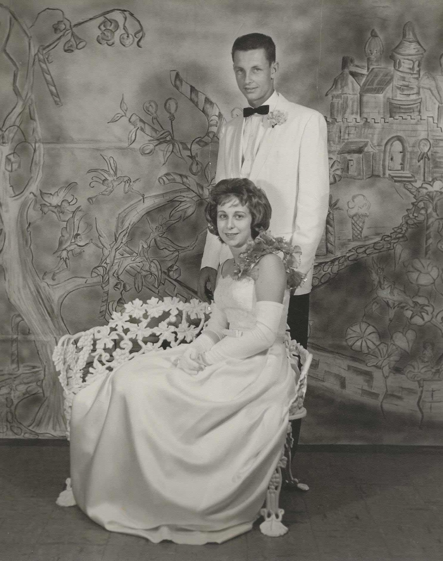 The Unseen Photos That Tell The Story Of Glenda Lewis And Kahn Hall's Marriage